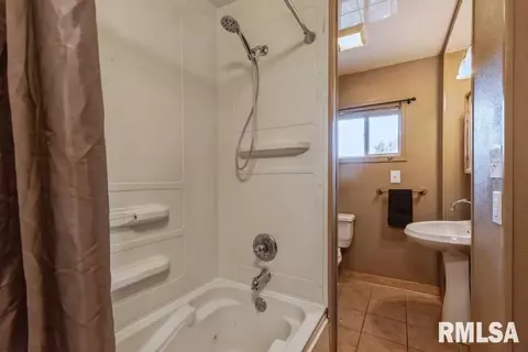 1204 Windsor Dr, Clinton, IA 52732 photo 18