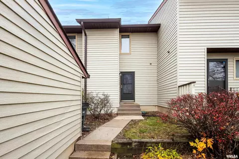 3788 Cedarwood Ct, Bettendorf, IA 52722
