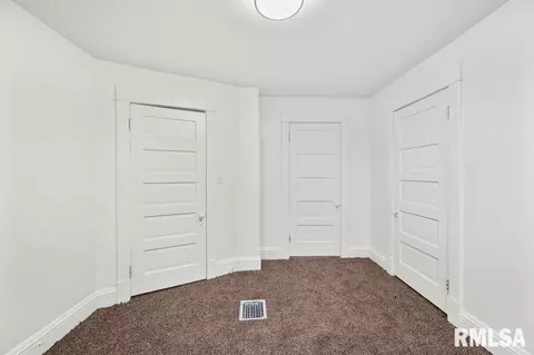 227 44th St, Moline, IL 61265 photo 9