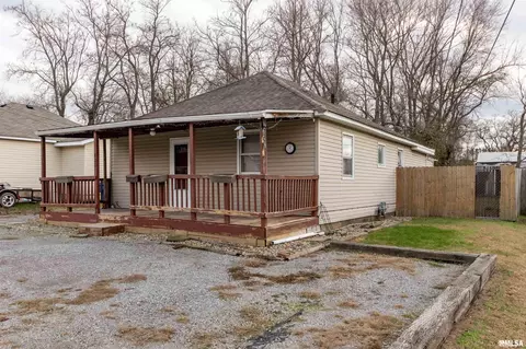 822 W Lindell St, West Frankfort, IL 62896