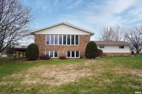 581 Oakwood Pl, Geneseo, IL 61254