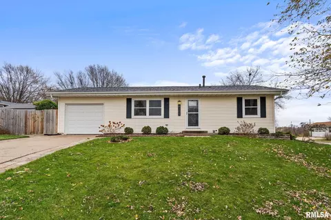 6105 N Ripley St, Davenport, IA 52806