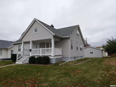 2125 Wilkes Ave, Davenport, IA 52804