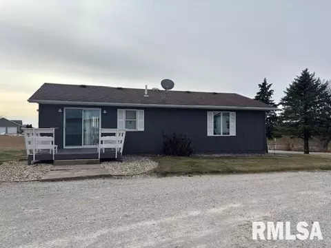 218 S Front St, Reynolds, IL 61279