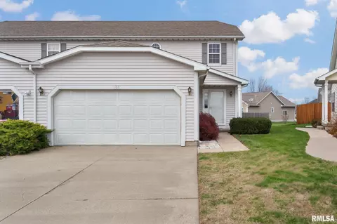 104 Stonebridge Ct, Colona, IL 61241
