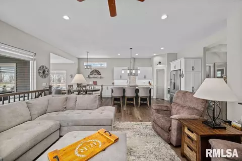 150 Muhs Cir, Eldridge, IA 52748 photo 9