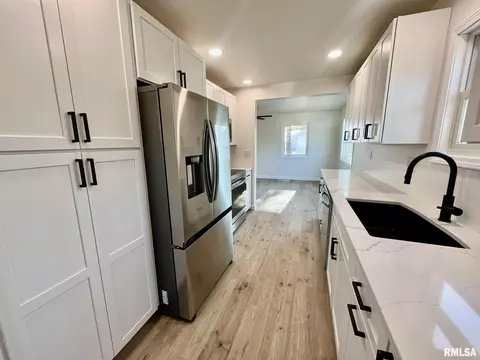 209 W Prairie St, Camp Point, IL 62320 photo 7
