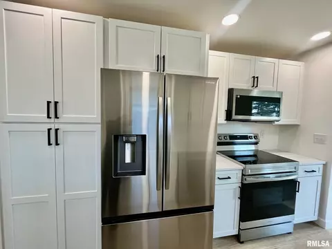 209 W Prairie St, Camp Point, IL 62320 photo 8