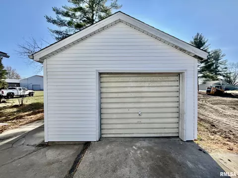 209 W Prairie St, Camp Point, IL 62320 photo 3