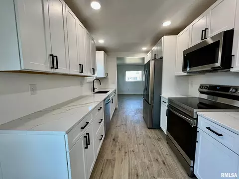 209 W Prairie St, Camp Point, IL 62320 photo 9