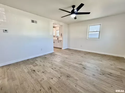 209 W Prairie St, Camp Point, IL 62320 photo 10