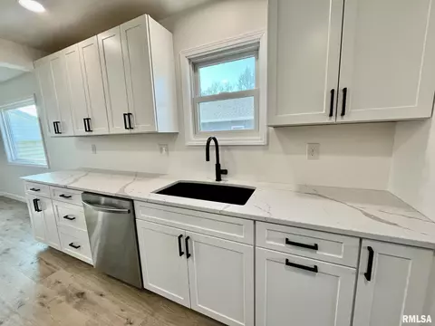 209 W Prairie St, Camp Point, IL 62320 photo 6