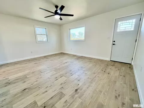 209 W Prairie St, Camp Point, IL 62320 photo 4