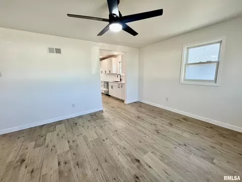 209 W Prairie St, Camp Point, IL 62320 photo 12