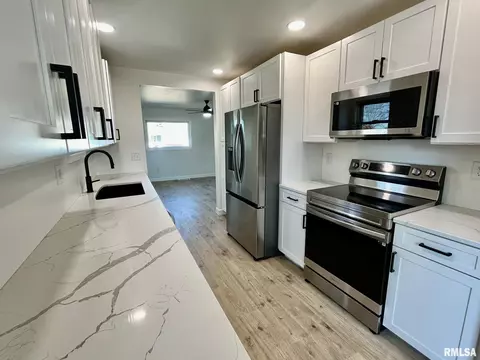 209 W Prairie St, Camp Point, IL 62320 photo 5