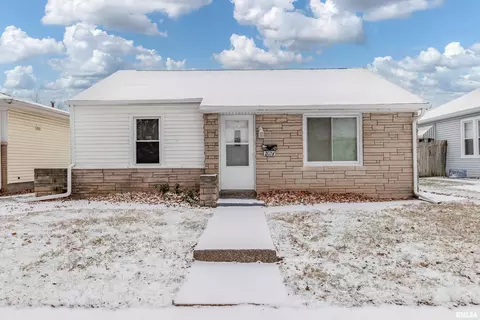 2024 35th St, Rock Island, IL 61201