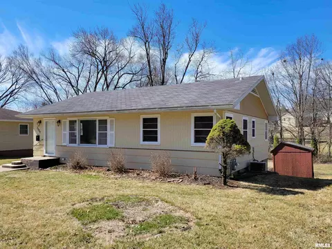 3022 Tower Rd, Clinton, IA 52732