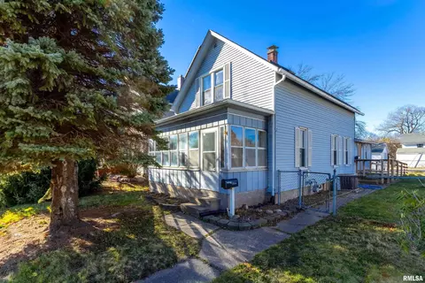1314 N Division St, Davenport, IA 52804