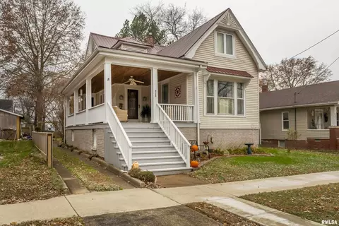 323 W Church St, Harrisburg, IL 62946