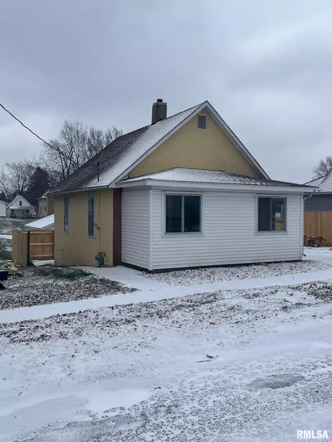 116 S Maple Ave, Kewanee, IL 61443 photo 2