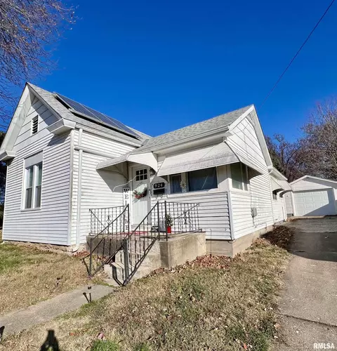 924 N 22nd St, Quincy, IL 62301