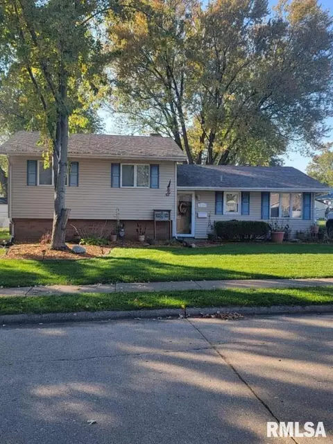 3716 Pacific St, Davenport, IA 52806