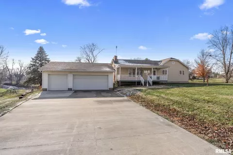 1215 N 2nd Ave, Clinton, IA 52732