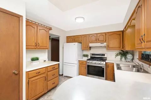 3417 40th St, Moline, IL 61265 photo 11