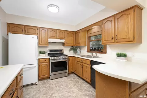 3417 40th St, Moline, IL 61265 photo 12