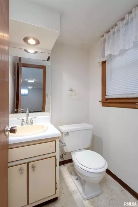 3417 40th St, Moline, IL 61265 photo 24