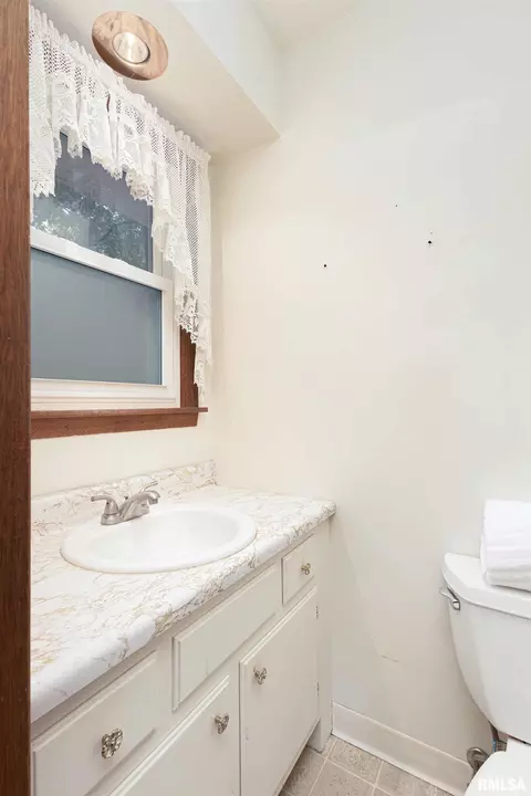 3417 40th St, Moline, IL 61265 photo 17