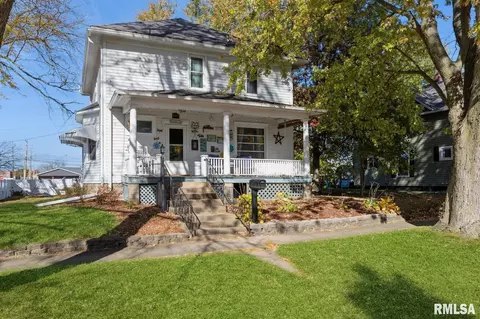 301 SE 4th St, Aledo, IL 61231