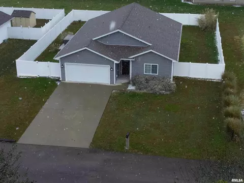 708 Savannah Ave, Herrin, IL 62948 photo 2