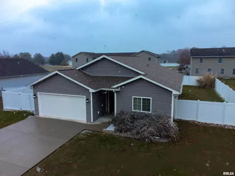 708 Savannah Ave, Herrin, IL 62948