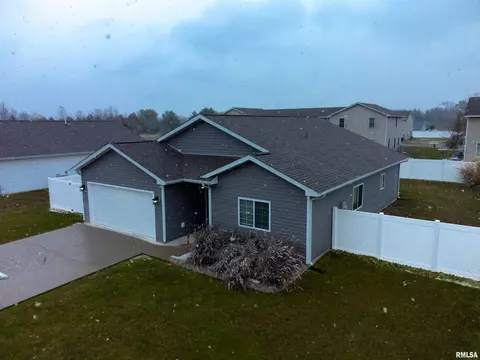 708 Savannah Ave, Herrin, IL 62948 photo 3