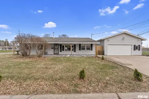 3804 10th St, East Moline, IL 61244