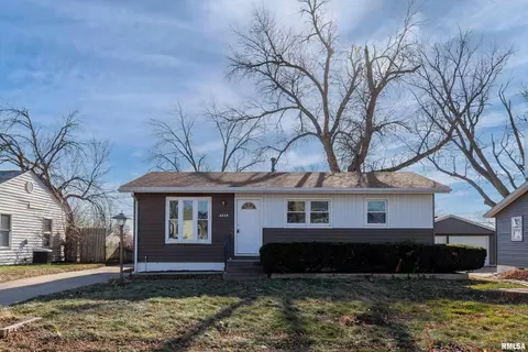 3119 W 67th St, Davenport, IA 52806