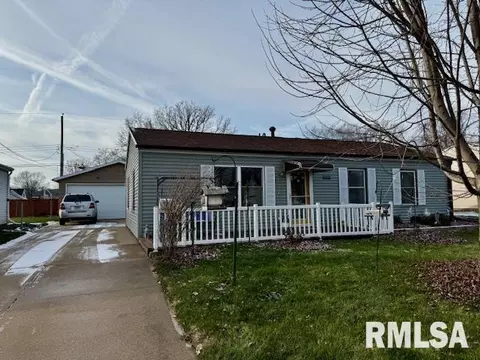 1042 Galbraith Dr, Clinton, IA 52732