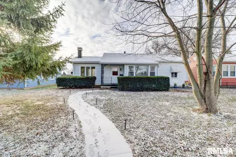 1527 Fairway Dr, Clinton, IA 52732