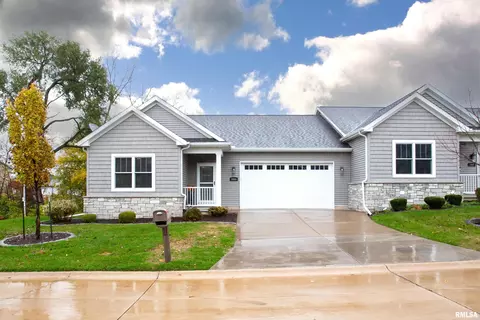 3933 Fillmore Ln, Davenport, IA 52806