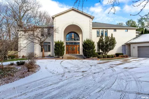 19 Hickory Ct, Rock Island, IL 61201
