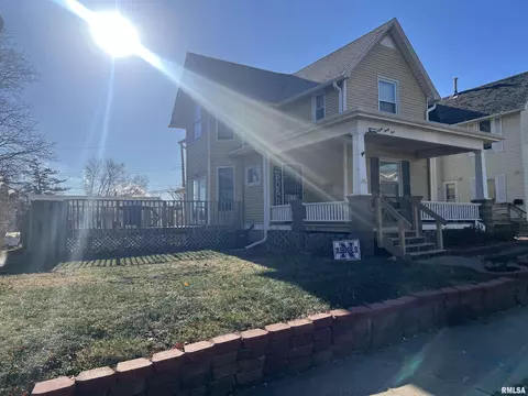 831 14th Ave S, Clinton, IA 52732