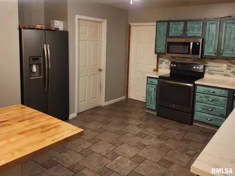 312 N Illinois St, Camp Point, IL 62320 photo 4