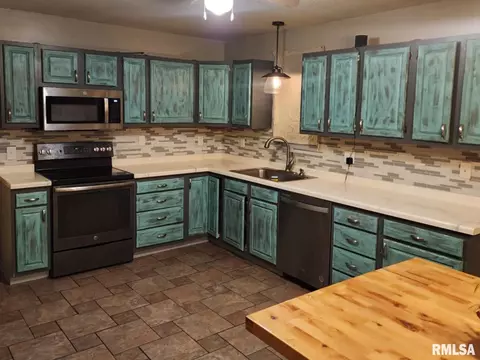 312 N Illinois St, Camp Point, IL 62320 photo 3