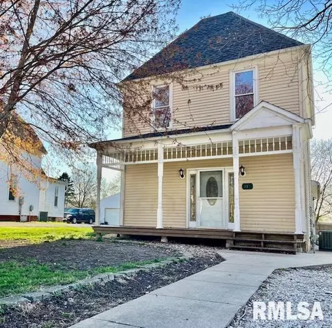 312 N Illinois St, Camp Point, IL 62320