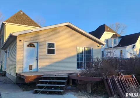 312 N Illinois St, Camp Point, IL 62320 photo 2