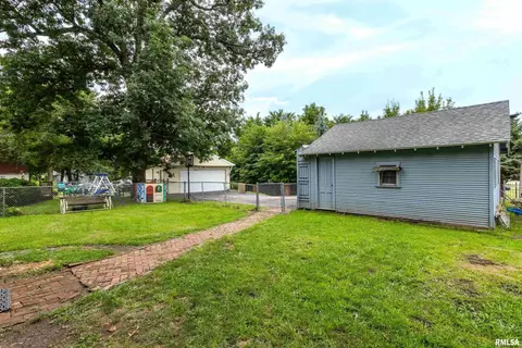 1109 3rd St, Moline, IL 61265 photo 8