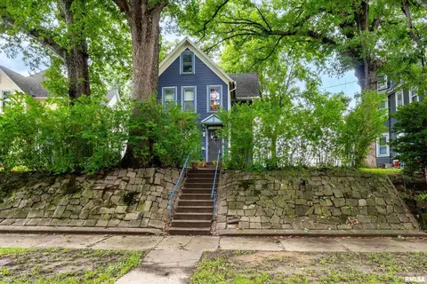 1109 3rd St, Moline, IL 61265 photo 3