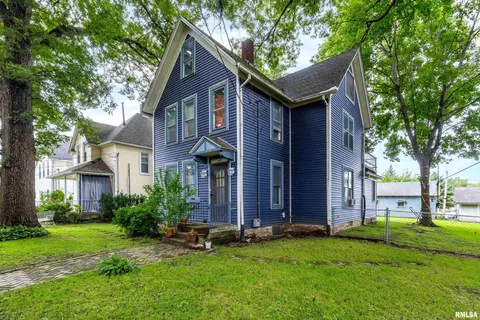 1109 3rd St, Moline, IL 61265