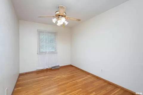 1208 12th St, Viola, IL 61486 photo 18